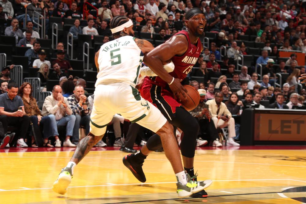 乔治再次因 乔治再次因