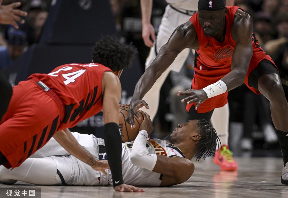 三人不同的 三人不同的